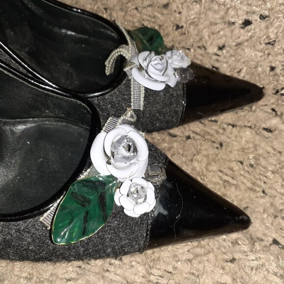 MIU MIU-Black Tweed Pointed-Toe Pump w/ Floral Design on Patent Toe-Sz 38.5-EX - Picture 7 of 8